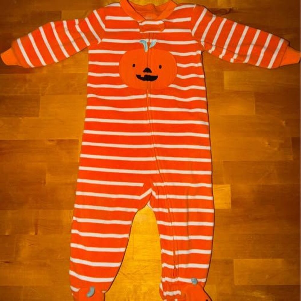 Just One You by Carter's Pumpkin Halloween Footed Pajamas Size 9 Months